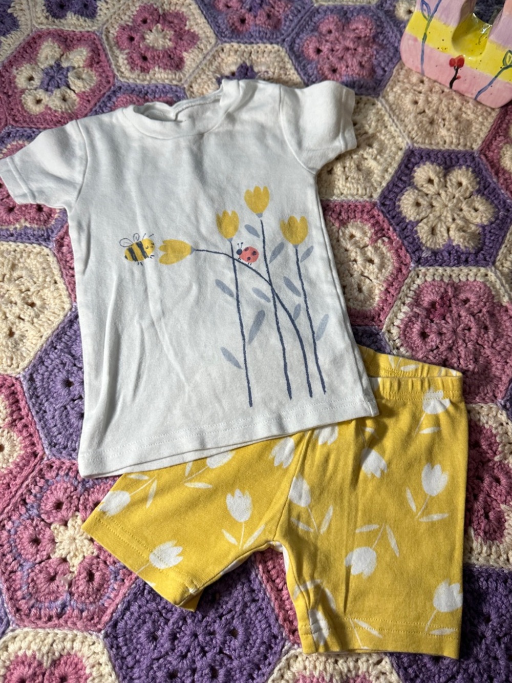 Carter's White & Yellow Bee and Tulip Short Sleeve Pajama Set B314